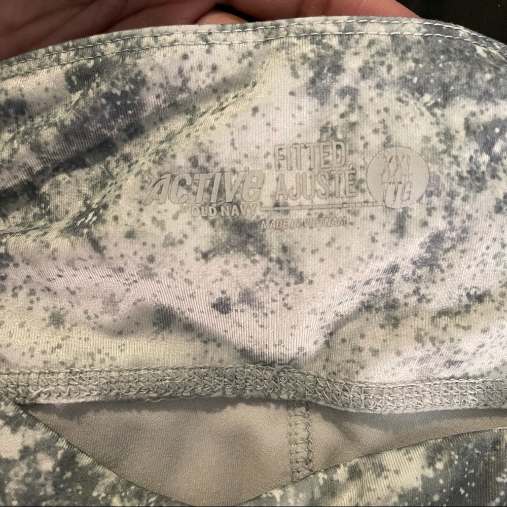 Old Navy Active Cropped Leggings - Picture 2 of 3